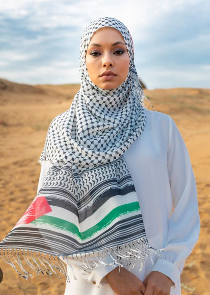 Palestinian rafts with Palestine Flag Tactical Desert Scarf / Keffiyeh Scarf Wrap for Men And Women